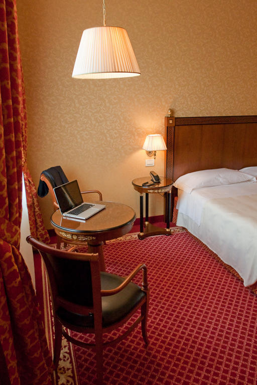 Hotel Maxim Anzola dell'Emilia Habitación foto