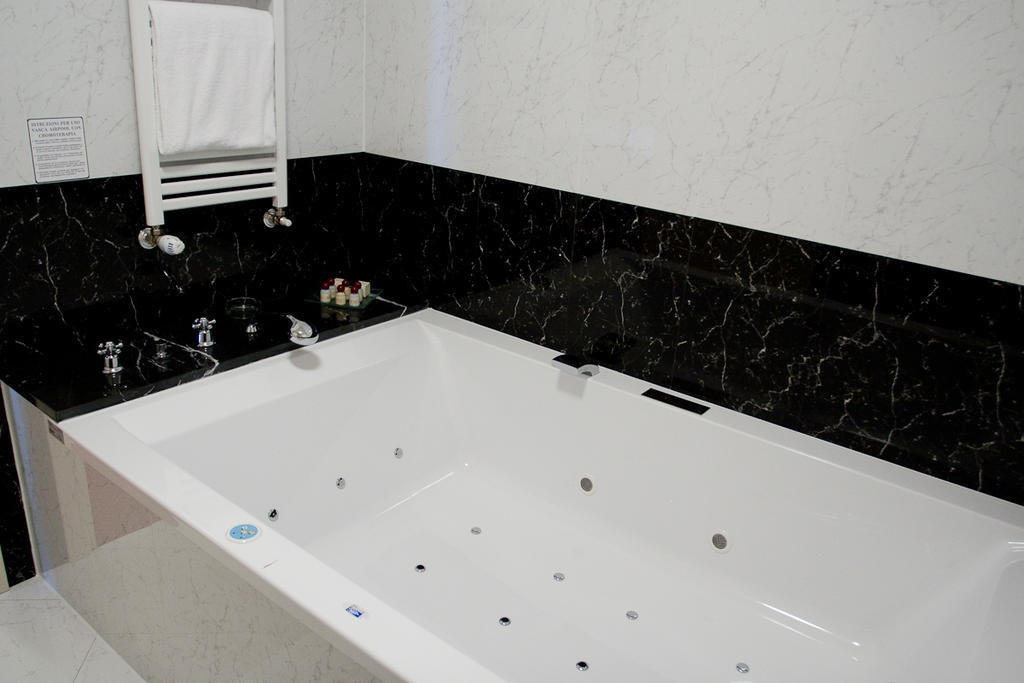 Hotel Maxim Anzola dell'Emilia Habitación foto