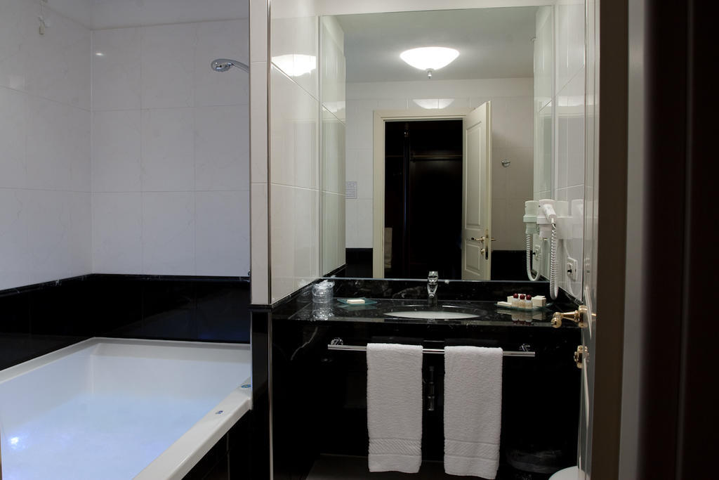 Hotel Maxim Anzola dell'Emilia Habitación foto